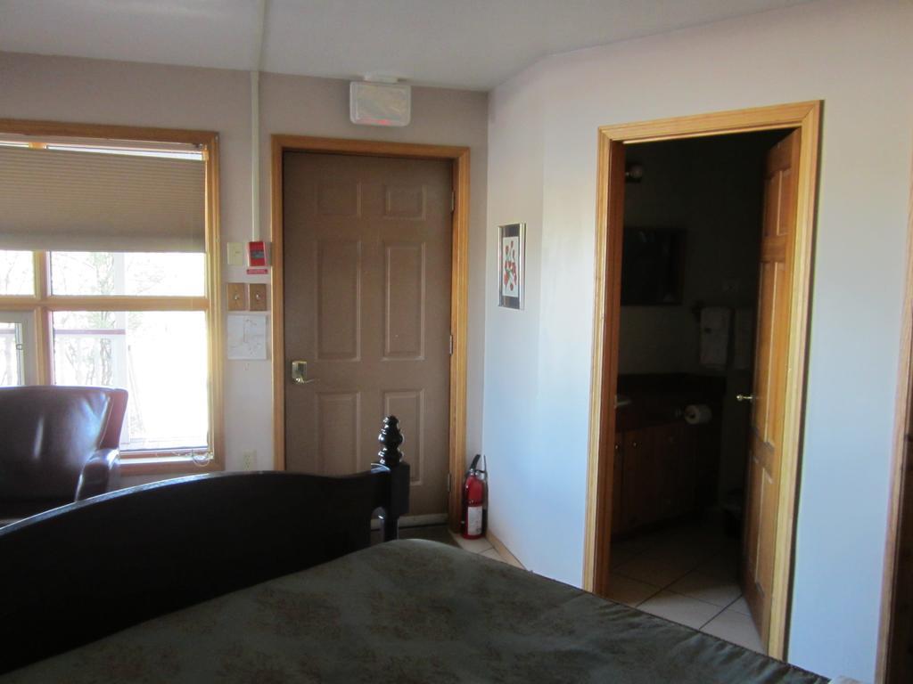 Aurora Bayside Inn Yellowknife Habitación foto