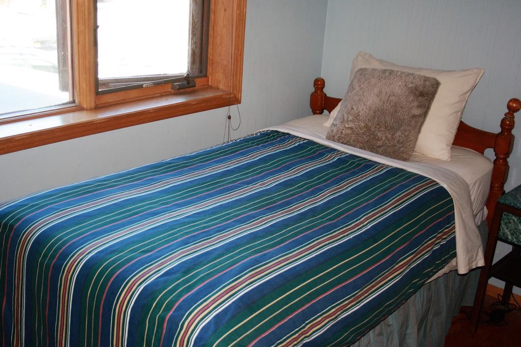 Aurora Bayside Inn Yellowknife Habitación foto